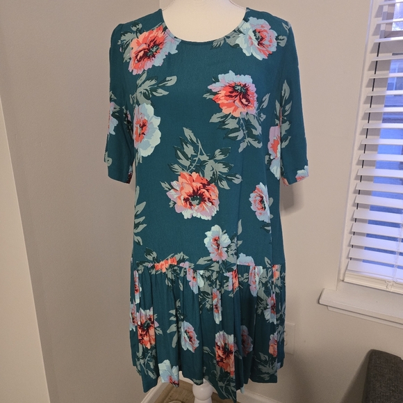 MINKPINK Dresses & Skirts - MINK PINK Sz S Tropical inspired S/Sl drop waist ruffle hem floral summer dress